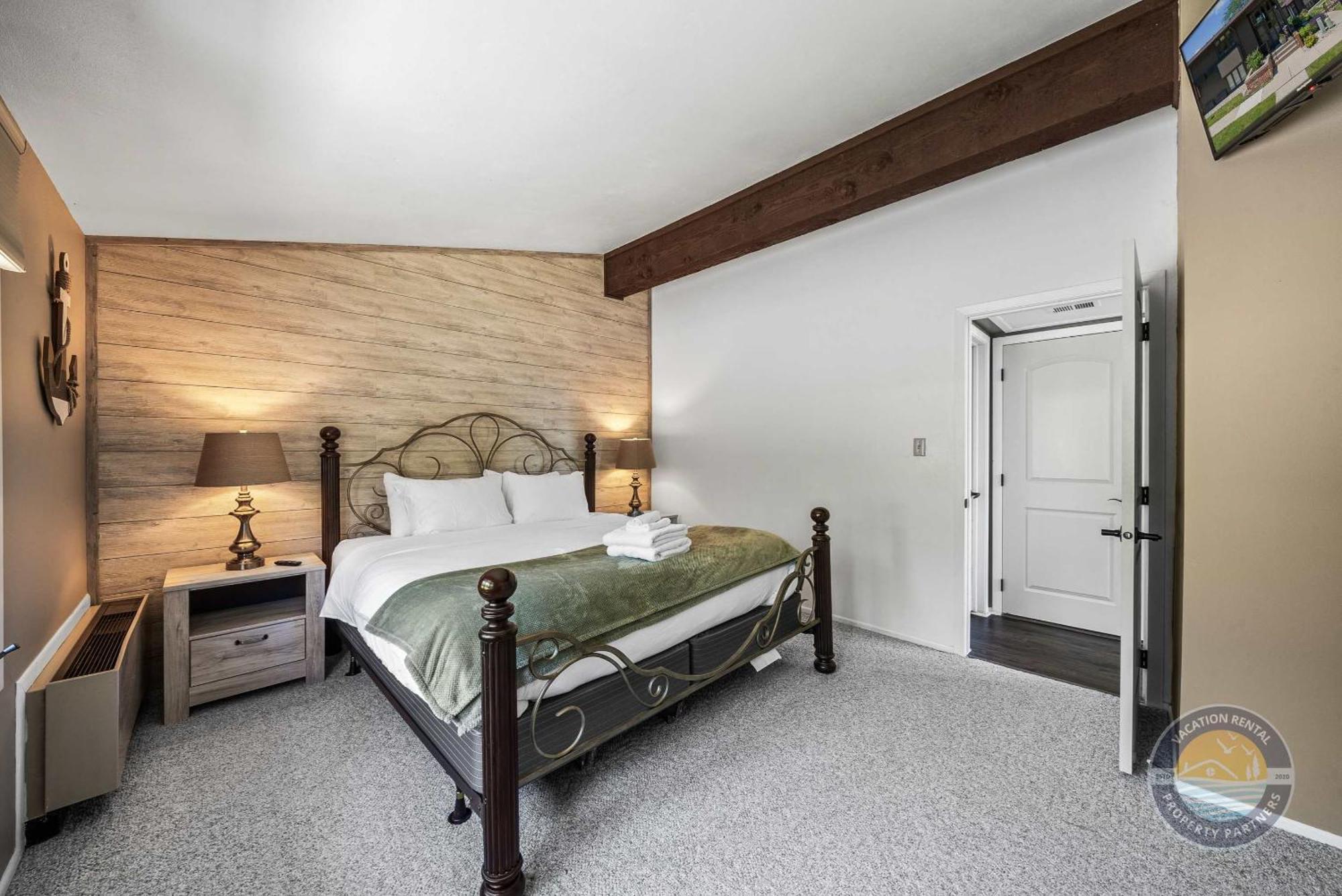 New Lake Como Condo With Lake Views Lake Geneva Εξωτερικό φωτογραφία